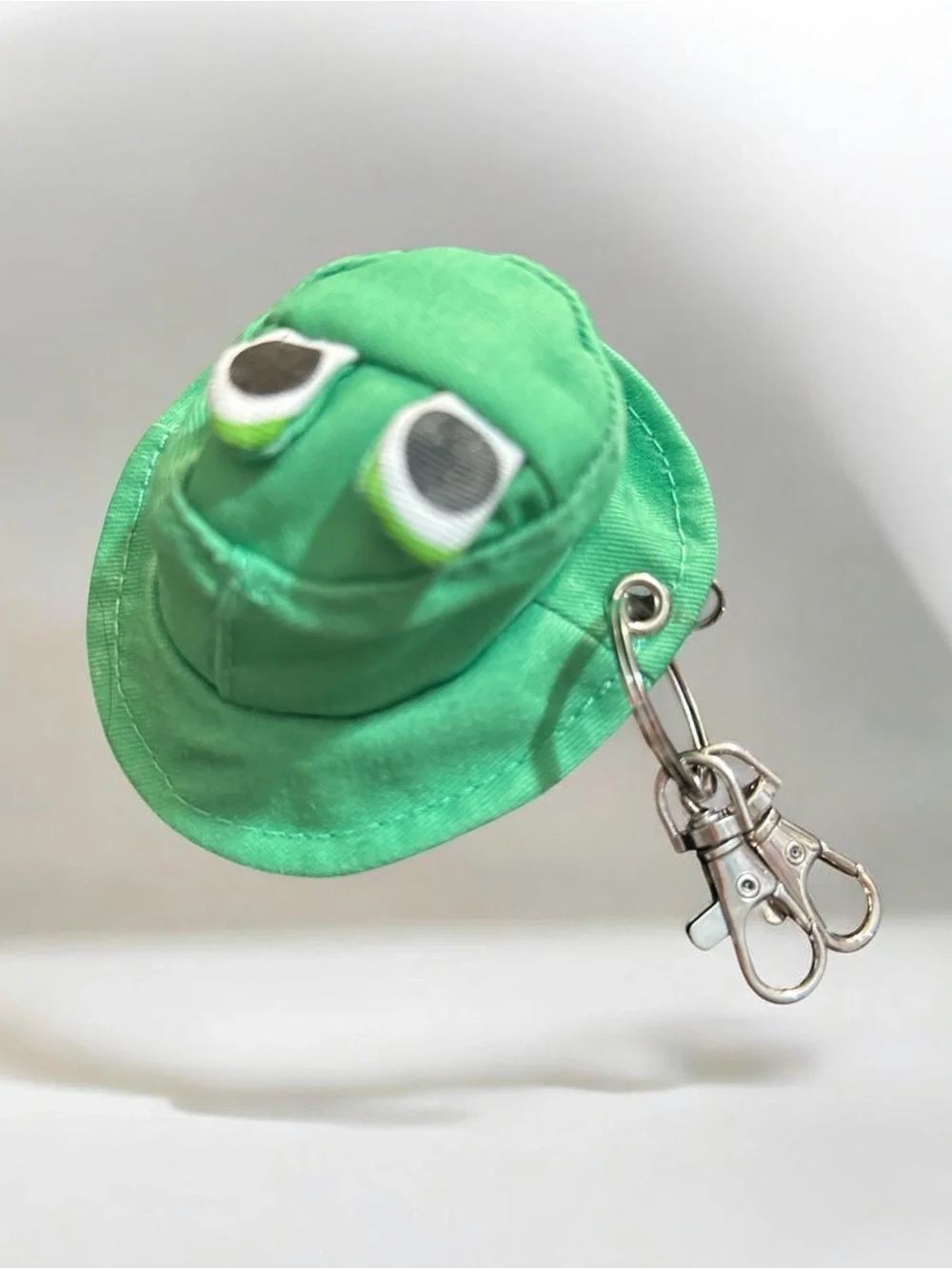Kids Green Frog Bucket Hat Keychain - Cute Accessory 1068